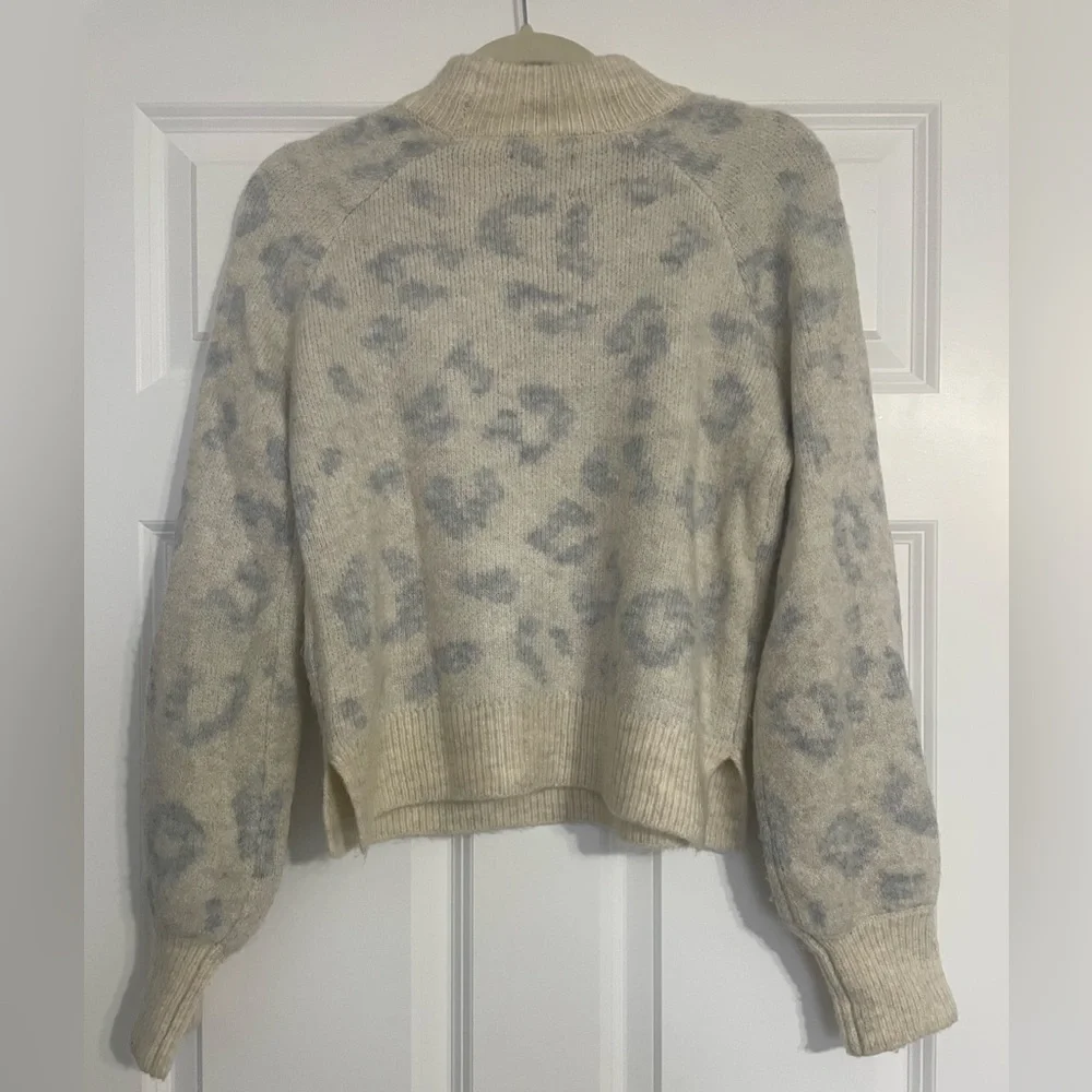 Abercrombie & Fitch Leopard Print Sweater - Picture 5 of 6